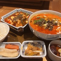月居 赤坂 - 担々麺と麻婆豆腐