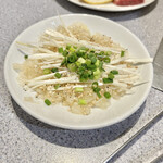 炭火焼肉ホルモン まる味 - ネギだれ　これがなかなかな薬味〜美味しい　byまみこまみこ