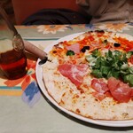 パッパパスタ - こちらはピザだけを写してみました。生ハム、美味しかったです。