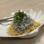 ピザとハムと時々ワイン ボンジョルノ食堂 - ペペロンチーノ