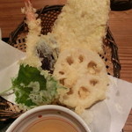たらいうどん椛や - ②「天麩羅盛り合わせ」がセットです。　相変わらず天麩羅が大きいです。