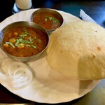 Indian Street Food & Bar GOND - ゴンドストリートランチ③(チョレバトゥーラ)