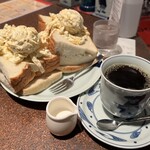 アメリカン - タマゴサンド　と　ホットコーヒー