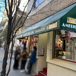 アメリカン - 帰り、外に出ると昼の部の待ちが出来ていた。