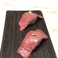 完全個室 牛の達人 private 新宿本店 - 肉寿司。美味しい