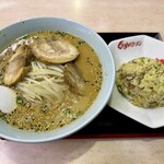 Kurumaya Ramen - 半チャーハンセット(みそラーメン)、チャーシュー3枚トッピング