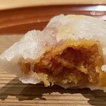 銀座 しのはら - 入れ込まれたカラスミ　ほのかに火が通って新鮮