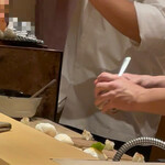 銀座 しのはら - カラスミ餅準備中