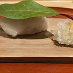 銀座 しのはら - めでたくゆずり葉を頂いたカラスミ餅