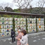 一月家 - 御神酒として奉納された蔵の樽酒。