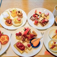 フォルク キッチン オールデイダイニング  - 20分弱かけてスイーツ全種類、シーザーサラダ、パスタ、アメリカン