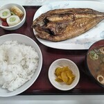 四日市ヒモノ食堂 - 定食で800円。