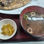 四日市ヒモノ食堂 - 味噌汁と漬物