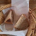 FLOR - サービスの自家製パン