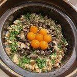 銀座 しのはら - 卵黄の醤油漬け添え　スッポンと琵琶ますの炊き込みご飯