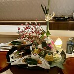 銀座 しのはら - 鶴の皿、羽子板の皿、宝珠、福寿草、めでたい！