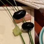 銀座 しのはら - 大王松に黒豆　ちしゃとう　梅うど