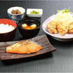 Joifuru Ginrei - 鮭塩焼きと唐揚げ定食