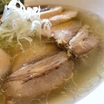 麺屋 草庵 - 厚切りで柔らかな豚＆鶏チャーシュー