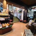 むさし - 店内は民芸調で昔の庄屋のイメージ