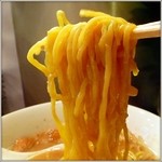 まるは BEYOND - 背脂みその麺