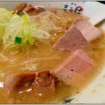 まるは BEYOND - 背脂みそ大盛