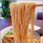 まるは BEYOND - 中華そば醤油の麺