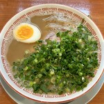 濃厚豚骨らーめん 博多一路 - 醤油　ネギ増し　脂なし