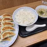 横浜とんとん - 餃子2人前、ライス