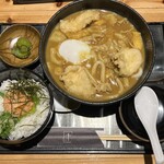 うどん料理 千 - とり天と温玉のカレーうどん週替わりミニ丼セット1520円