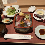 鮨政庭 - ちらし丼ランチ1500円、サラダ•茶碗蒸し300円