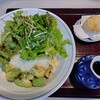 鶴天 - アボカド山かけぶっかけうどん＆半熟玉子天