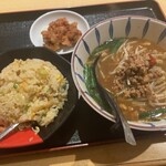 紅梅園 - 台湾味噌ラーメンと海老チャーハン、唐揚げのセット