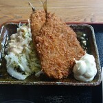 みちくさ - 肉厚鯵フライが二枚