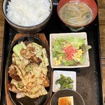 居酒屋あどし - 限定8食の豚とキャベツの甘辛炒め850円