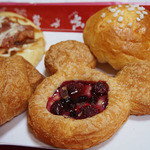 マンマ・ビスコッティーズ・ベーカリー - ベリーカスタードデニッシュ（320円）