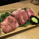 焼肉一心たん助 旦 - 