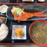 藍ヶ江水産 地魚干物食堂 - 金目鯛の煮付け定食