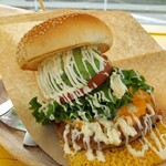 氾濫バーガー チムフガス - アボカドチーズバーガー　傾いてる