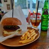 バーガーズ カフェ　トモトモ - アボカドベーコンバーガー¥1,507