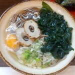 砂丘そば - わかめ玉子そばとおにぎり