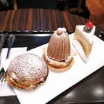 トシ・ヨロイヅカ 東京 - 