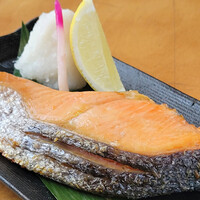 厚切り鮭の塩焼き