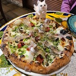 ピッツェリア エ オステリア パドリーノ - 12月の時に食べた限定メニュー「牡蠣とせりのピッツァ」生ハムの油と牡蠣の旨味とせりの香りが素晴らしいハーモニーでした！見つけたら絶対食べよう！！