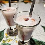 ピッツェリア エ オステリア パドリーノ - いちごヨーグルトのスムージー。お腹いっぱいだったけど…ちっちゃいのでちょうど良かった(笑)