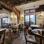 ピッツェリア エ オステリア パドリーノ - おしゃれだけど落ち着く店内です♪