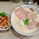 麺〜seeness〜なかの - 特製TORI白湯らーめん醤油の麺大盛とあぶりチャーシュー飯セット