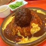 ライオンの卵 - 本日のランチ☆オムライスハンバーグ(デミグラス)☆ふわトロ系のオムライスの上にゴロリとハンバーグが鎮座しているヴィジュアルは圧巻です(笑)