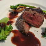 Coin - メイン：駿河牛の赤身肉　赤ワインソース