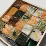 ハナガタヤ - 一口サイズ 10種類の押寿司が 並んでいます (((o(*ﾟ▽ﾟ*)o)))